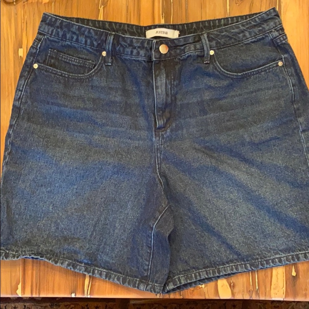 Ladies dark wash denim shorts